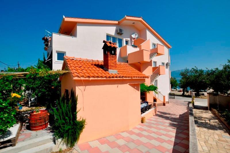 Marinovi Dvori Apartment Slatine Luaran gambar