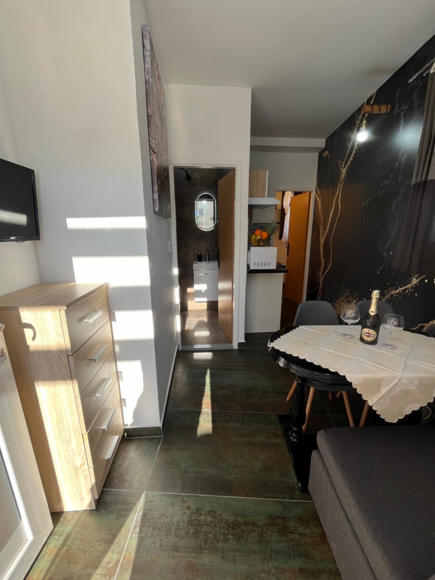 Marinovi Dvori Apartment Slatine Luaran gambar